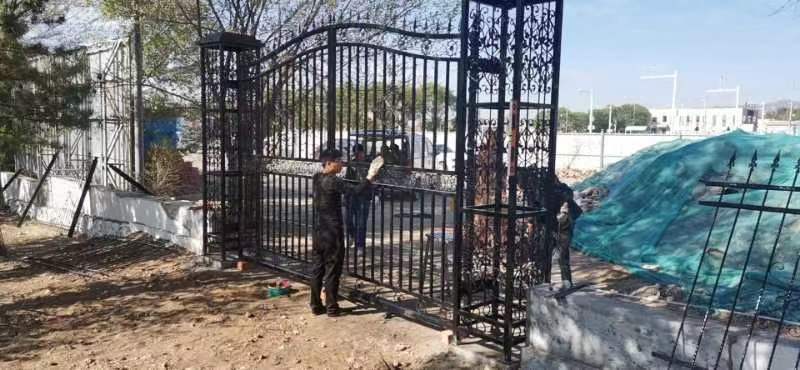 通和駕校鐵藝大門圍欄現場